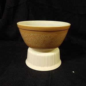 Vintage Pyrex Woodland #402 bowl